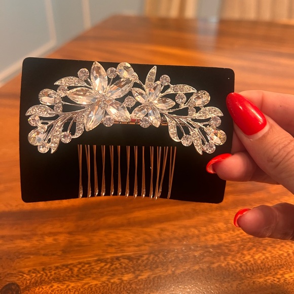 NWT - BRIDAL CRYSTAL FLORAL HAIR COMB ACCESSORY main image 4